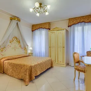  Hotel At Leonard Italia
